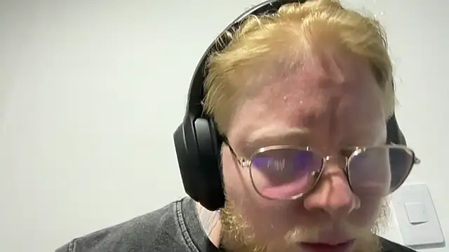 Snapshot of lucas_mike chatting on 04/14/26, 05:12 lucas mike online show from 04/14/26, 05:12