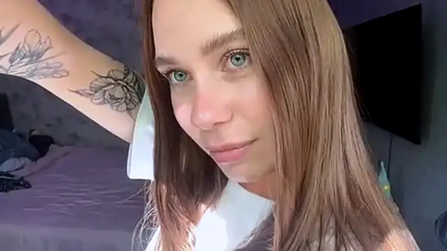 Snapshot of FlufyRabbit chatting on 04/14/26, 09:58 FlufyRabbit online show from 04/14/26, 09:58