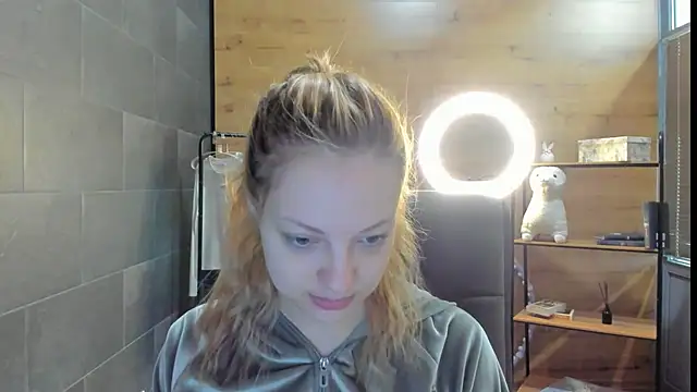 EmmaaMcDon online show from 04/27/26, 08:12