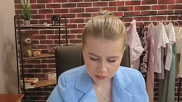 TracyyRoss online show from 04/28/26, 01:04