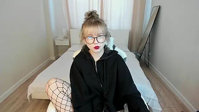 Snapshot of Helen_Carson chatting on 04/18/26, 01:08 Helen Carson online show from 04/18/26, 01:08