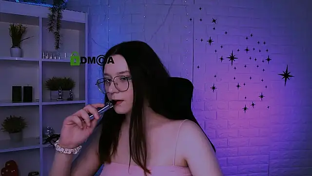 Snapshot of nymira chatting on 06/17/26, 07:13 nymira online show from 06/17/26, 07:13