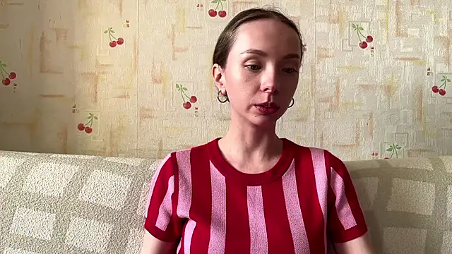 AdriannaBill online show from 05/17/26, 04:07
