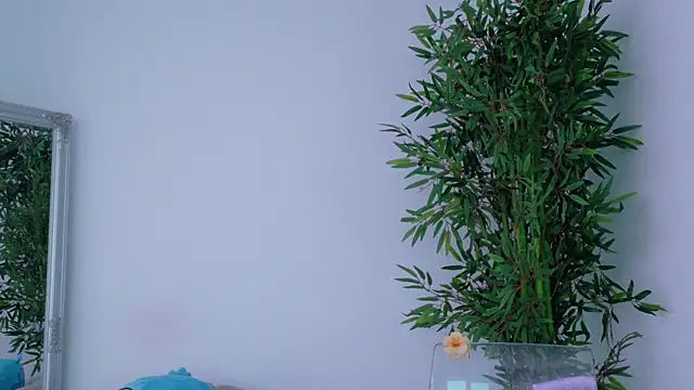 Tiny Blush online show from 04/23/26, 05:47