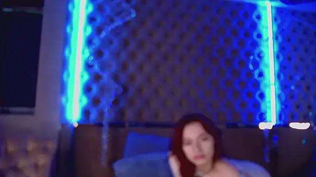Snapshot of -RoxyDoll- chatting on 06/19/26, 06:30 -RoxyDoll- online show from 06/19/26, 06:30