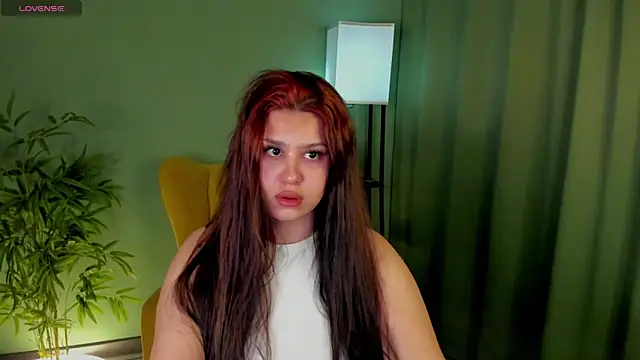 Snapshot of nicolewoss chatting on 04/19/26, 04:13 nicolewoss online show from 04/19/26, 04:13