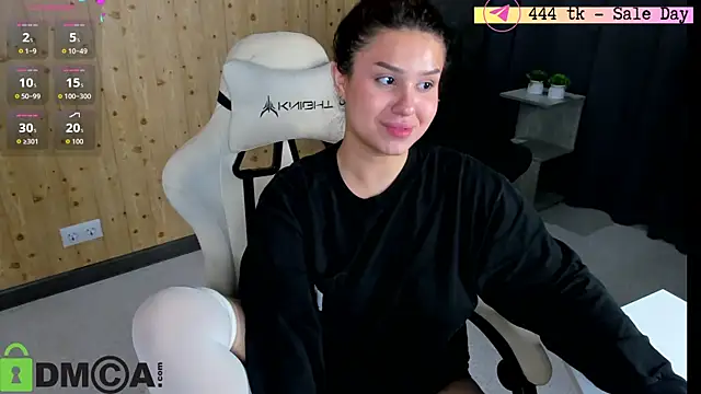 Snapshot of nicolewoss chatting on 06/20/26, 04:50 nicolewoss online show from 06/20/26, 04:50