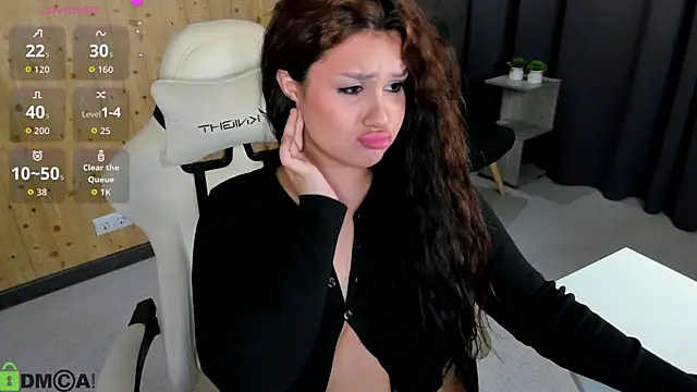 Snapshot of nicolewoss chatting on 06/23/26, 11:30 nicolewoss online show from 06/23/26, 11:30