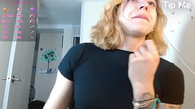 Snapshot of aprildumont chatting on 06/21/26, 10:15 aprildumont online show from 06/21/26, 10:15