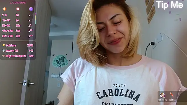 Snapshot of aprildumont chatting on 07/04/26, 12:32 aprildumont online show from 07/04/26, 12:32