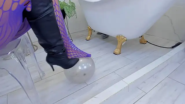 katherine glow online show from 04/18/26, 07:58