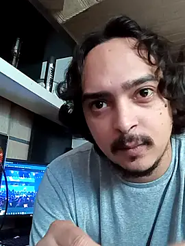 Snapshot of Ale94xxx chatting on 04/14/26, 04:34 Ale94xxx online show from 04/14/26, 04:34