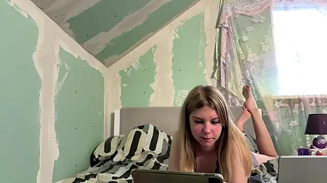 Skinny girl  online show from 06/02/26, 02:17