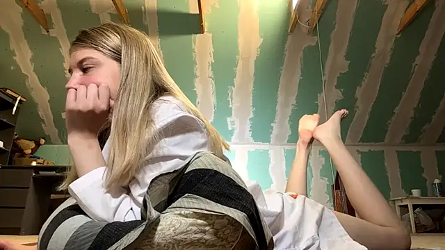 Skinny girl  online show from 05/09/26, 06:11