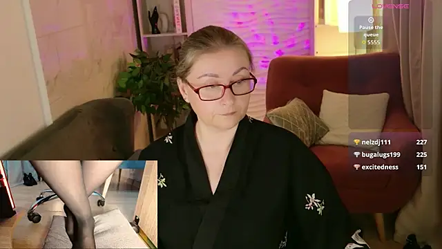 Snapshot of Alexandra_Kind chatting on 07/01/26, 02:01 Alexandra Kind online show from 07/01/26, 02:01