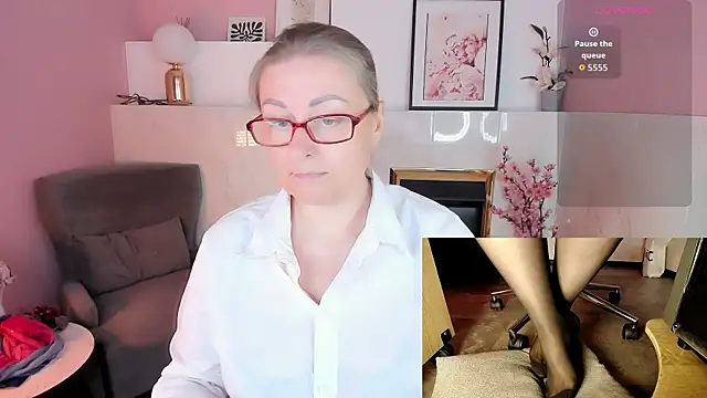Snapshot of Alexandra_Kind chatting on 07/16/26, 08:39 Alexandra Kind online show from 07/16/26, 08:39