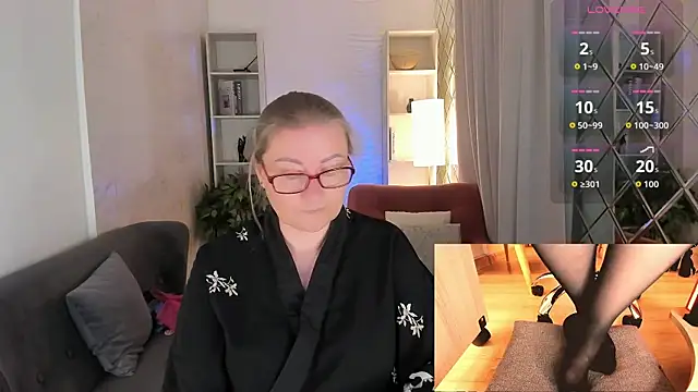 Snapshot of Alexandra_Kind chatting on 07/12/26, 11:05 Alexandra Kind online show from 07/12/26, 11:05