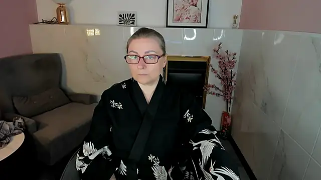 Snapshot of Alexandra_Kind chatting on 04/17/26, 01:36 Alexandra Kind online show from 04/17/26, 01:36