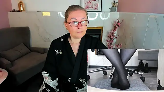 Snapshot of Alexandra_Kind chatting on 06/16/26, 01:44 Alexandra Kind online show from 06/16/26, 01:44