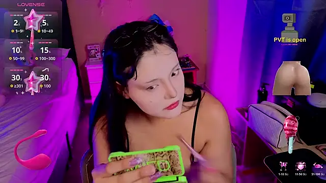 sophiepixel online show from 05/13/26, 03:35