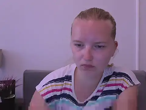Snapshot of RoseTeacherX chatting on 06/30/26, 07:30 RoseTeacherX online show from 06/30/26, 07:30