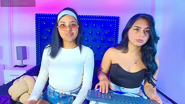 Serena and zoe online show from 04/15/26, 07:29