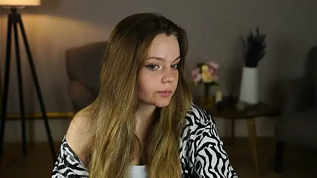 Snapshot of MarloEinck chatting on 04/16/26, 11:22 MarloEinck online show from 04/16/26, 11:22