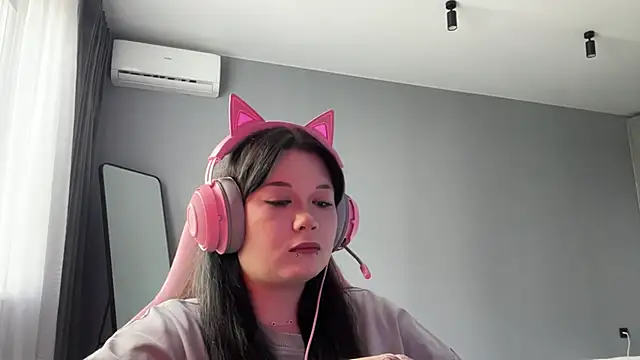 Alinalovelove online show from 04/16/26, 01:34