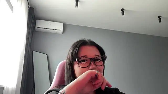 Alinalovelove online show from 04/17/26, 01:03