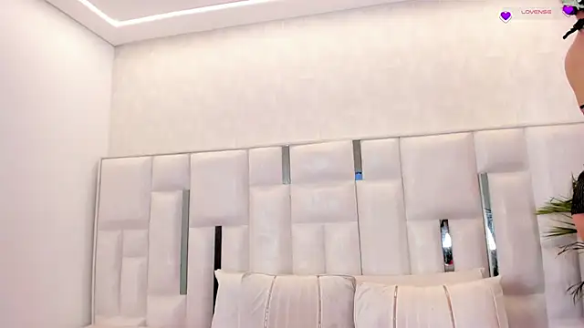 imnikaa  online show from 05/24/26, 01:11