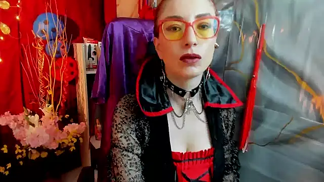 Snapshot of Queenscarlettsecret chatting on 07/13/26, 12:59 Queenscarlettsecret online show from 07/13/26, 12:59