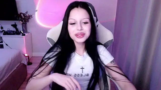 lola ring online show from 04/15/26, 08:42