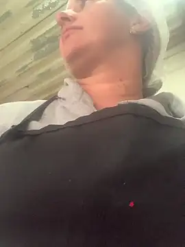 Snapshot of lolitaloira2 chatting on 06/12/26, 02:37 lolitaloira2 online show from 06/12/26, 02:37