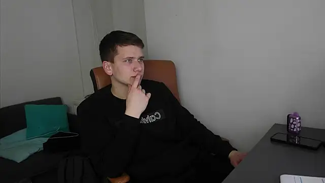 Zack Gillian online show from 05/03/26, 07:28