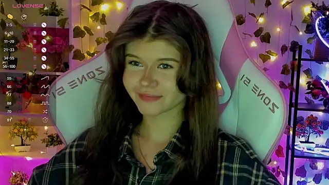 Snapshot of alice_tails chatting on 04/15/26, 10:54 alice tails online show from 04/15/26, 10:54