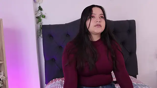 Caroline ponce online show from 04/15/26, 07:40