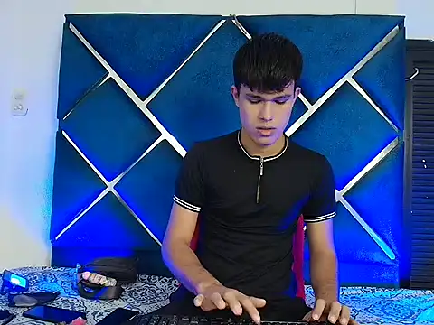 EdwinBoys online show from 04/21/26, 01:07