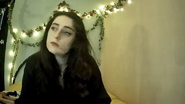 Snapshot of missclochette chatting on 04/21/26, 12:01 missclochette online show from 04/21/26, 12:01