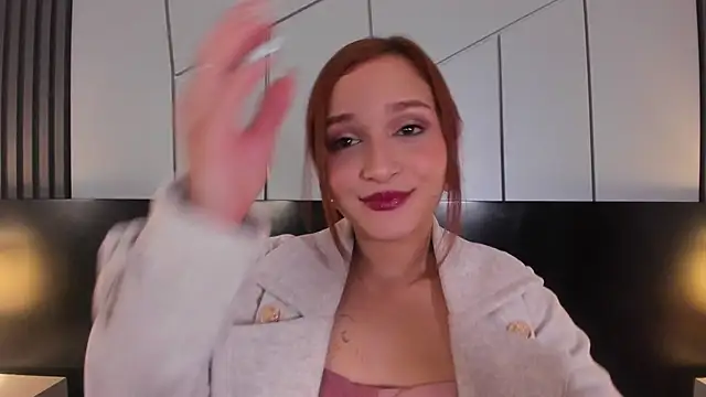 Snapshot of leahluna chatting on 05/07/26, 07:39 leahluna online show from 05/07/26, 07:39