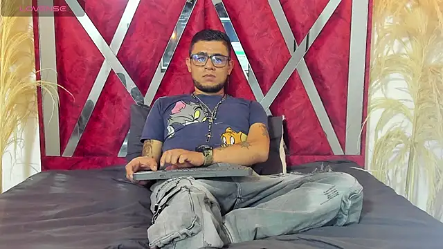 Nickk 21  online show from 04/20/26, 01:13