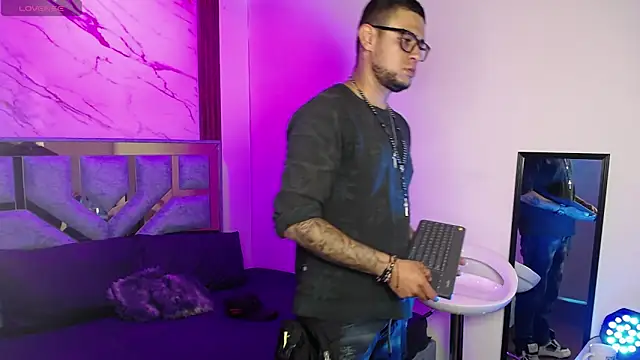 Nickk 21  online show from 05/30/26, 02:12