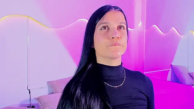 Snapshot of MiaMalcova__ chatting on 05/28/26, 11:21 MiaMalcova online show from 05/28/26, 11:21