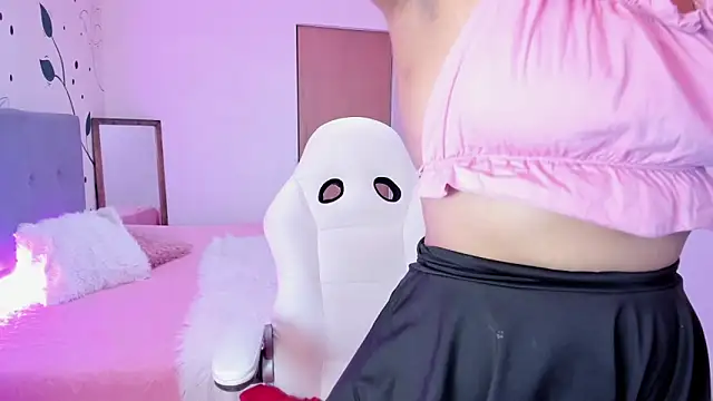 Snapshot of Emma_corteez chatting on 04/15/26, 07:29 Emma corteez online show from 04/15/26, 07:29