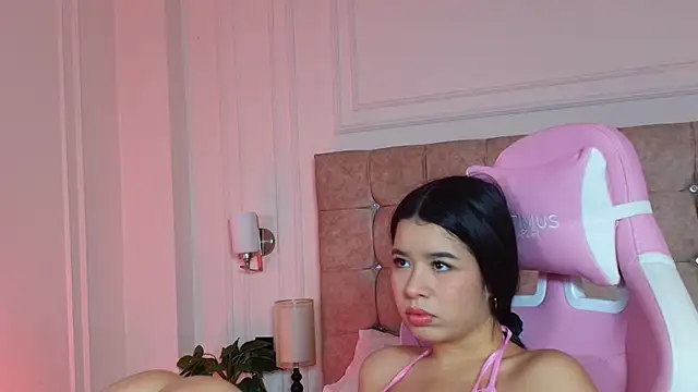 SophieBuitrago online show from 05/26/26, 12:03