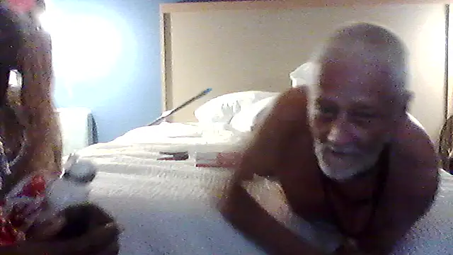 Snapshot of Dicksee_Left chatting on 05/02/26, 11:43 Dicksee Left online show from 05/02/26, 11:43