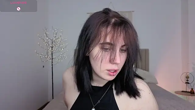 Snapshot of Shiraazsh_ chatting on 05/15/26, 08:07 Shiraazsh online show from 05/15/26, 08:07