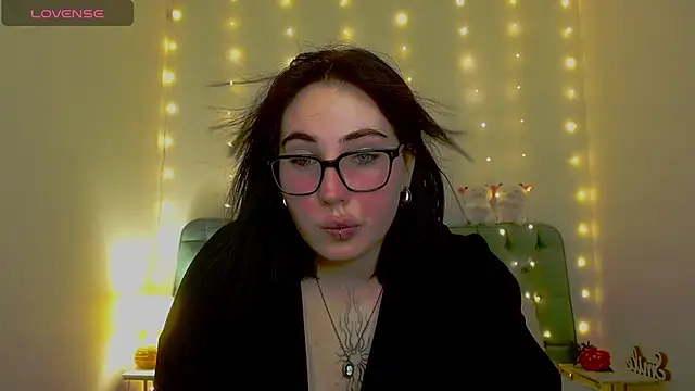 Snapshot of Shiraazsh_ chatting on 05/05/26, 08:45 Shiraazsh online show from 05/05/26, 08:45