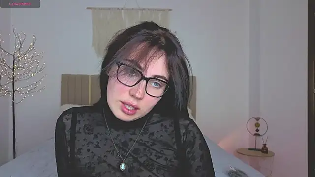 Snapshot of Shiraazsh_ chatting on 05/11/26, 08:50 Shiraazsh online show from 05/11/26, 08:50