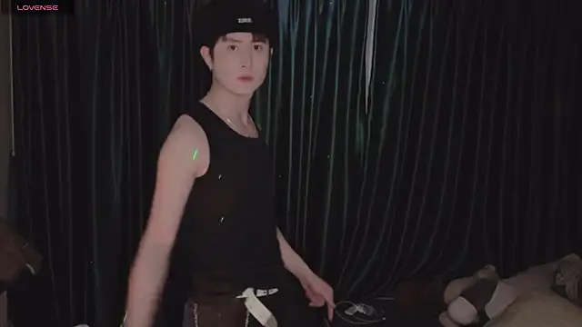 Zz YuunaSSquart zZ online show from 04/19/26, 01:01