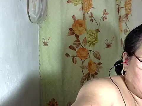HottyCurlyPeanut online show from 05/08/26, 07:45